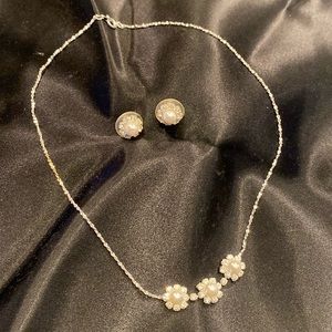 Sparkling necklace and earring set